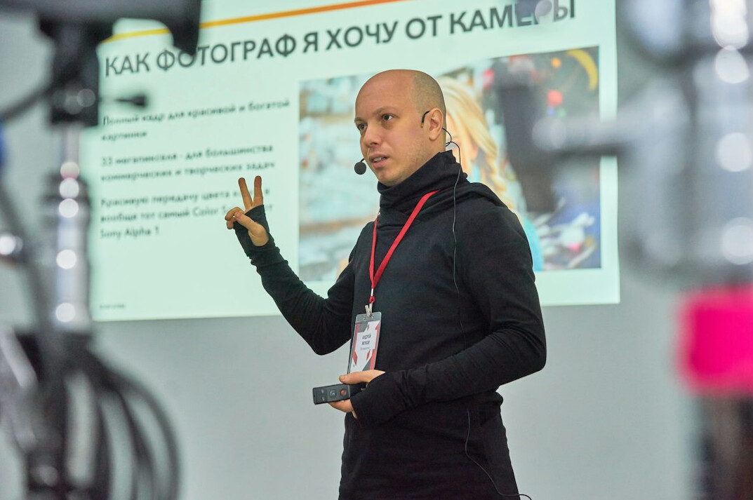 trainer leading workshop